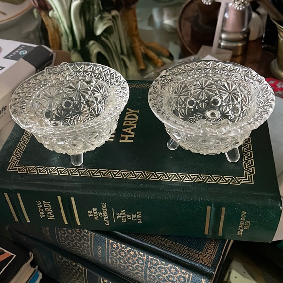 Footed cut crystal vintage ashtrays 4” by 2” very elegant difficult to capture - Picture 2 of 10